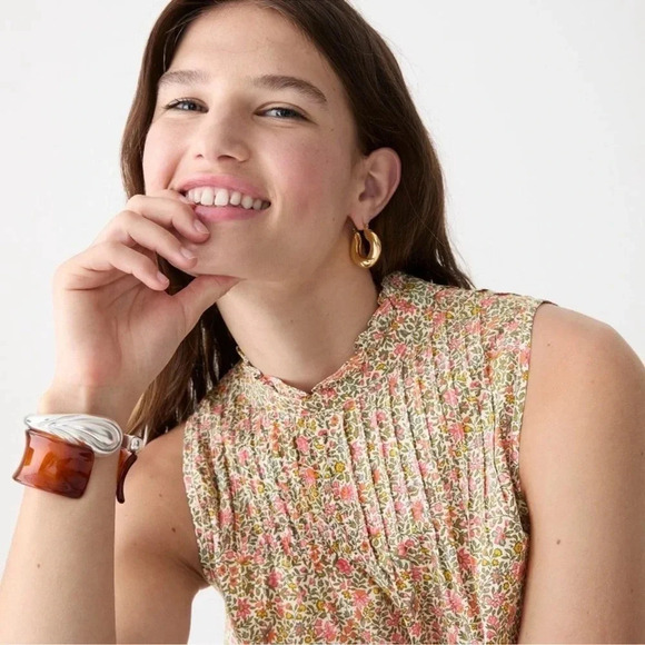 J. Crew Pintuck Cotton Poplin Top in Scattered Blooms
Sz XS - Picture 1 of 6